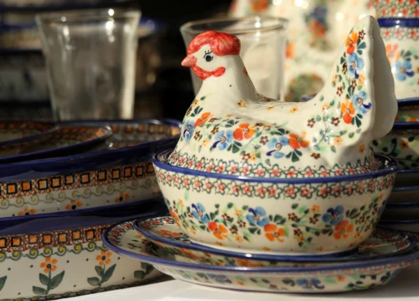 Traditional pottery and kitchenware with a decorative hen dish.