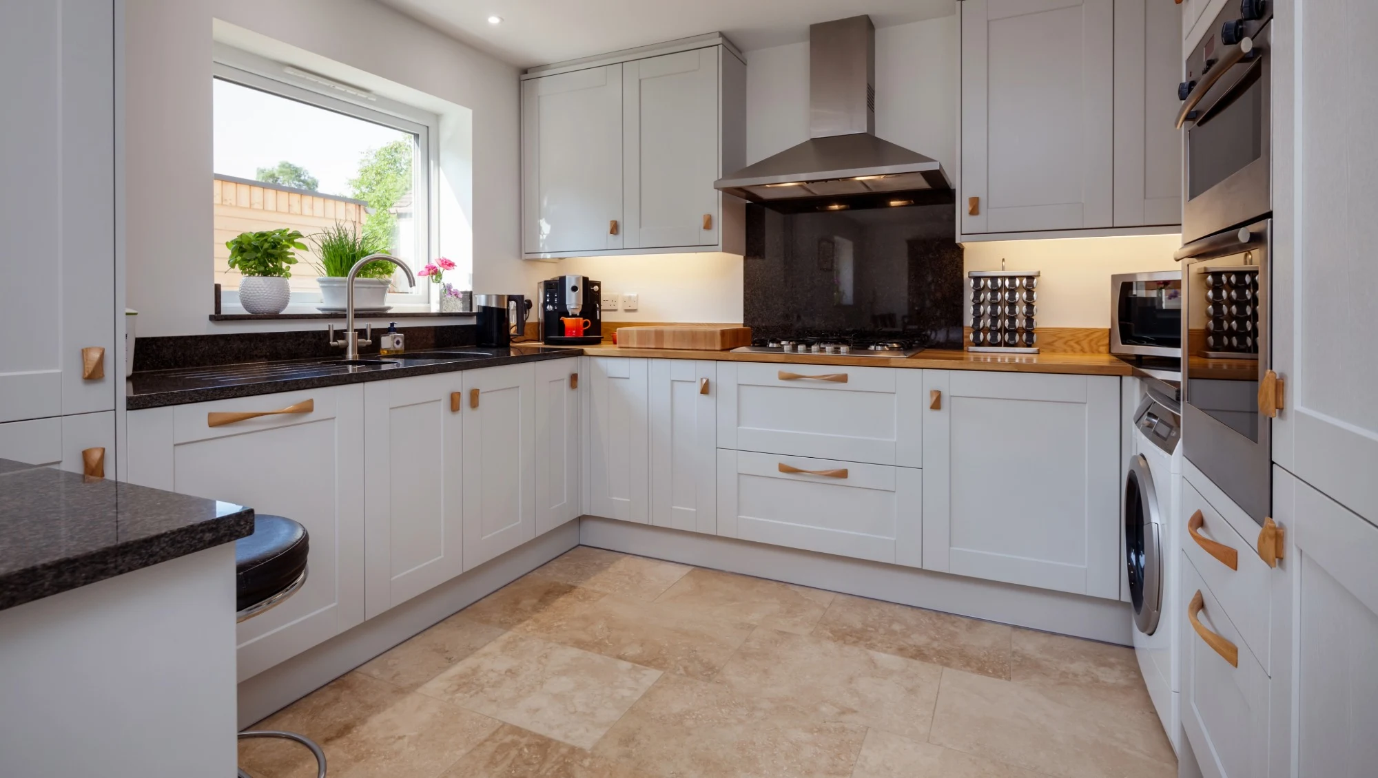 Shaker kitchens with modern worktops: design ideas for 2026